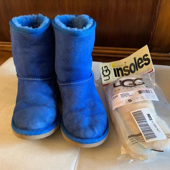 Blue uggs womens best sale